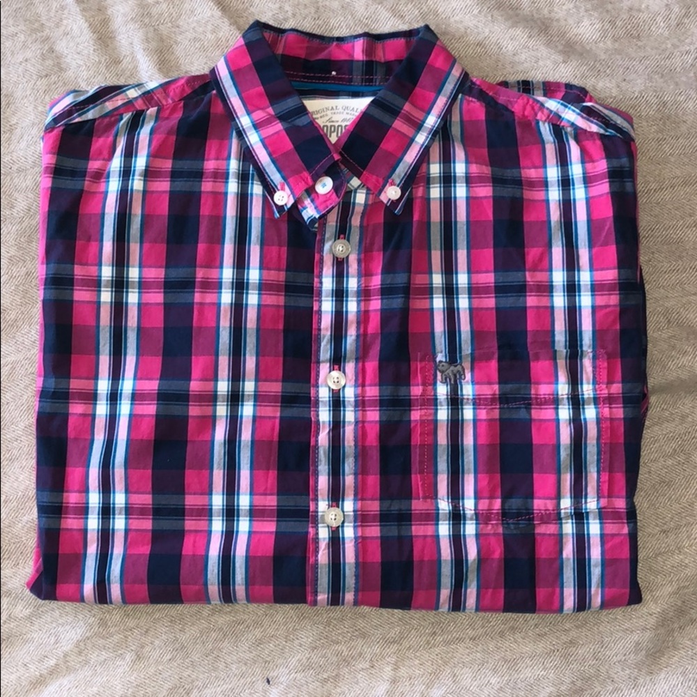 NWOT BUTTON DOWN IN L